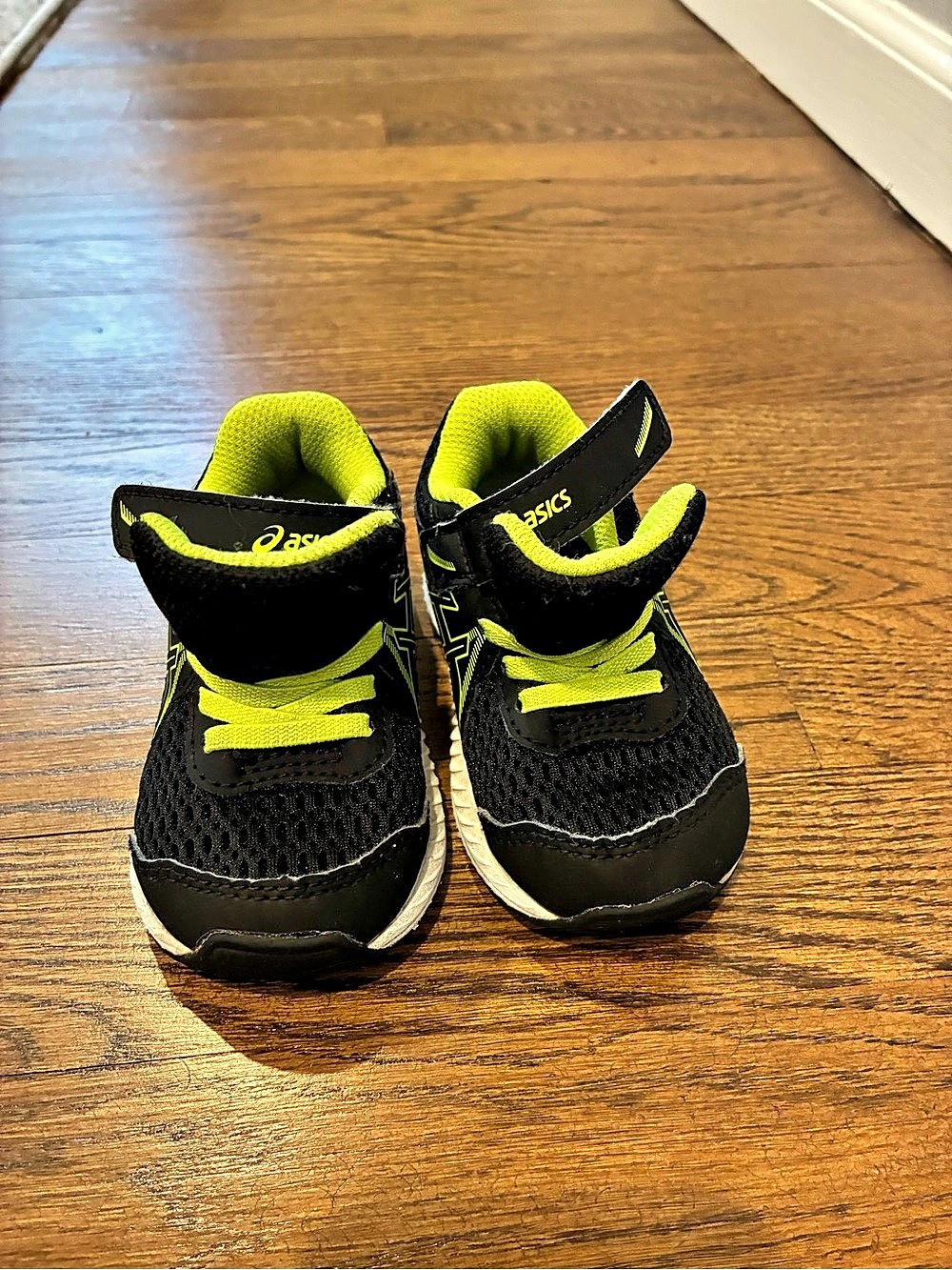 ASICS Contend 7 TS Kids Sneakers Black & Green Size 4